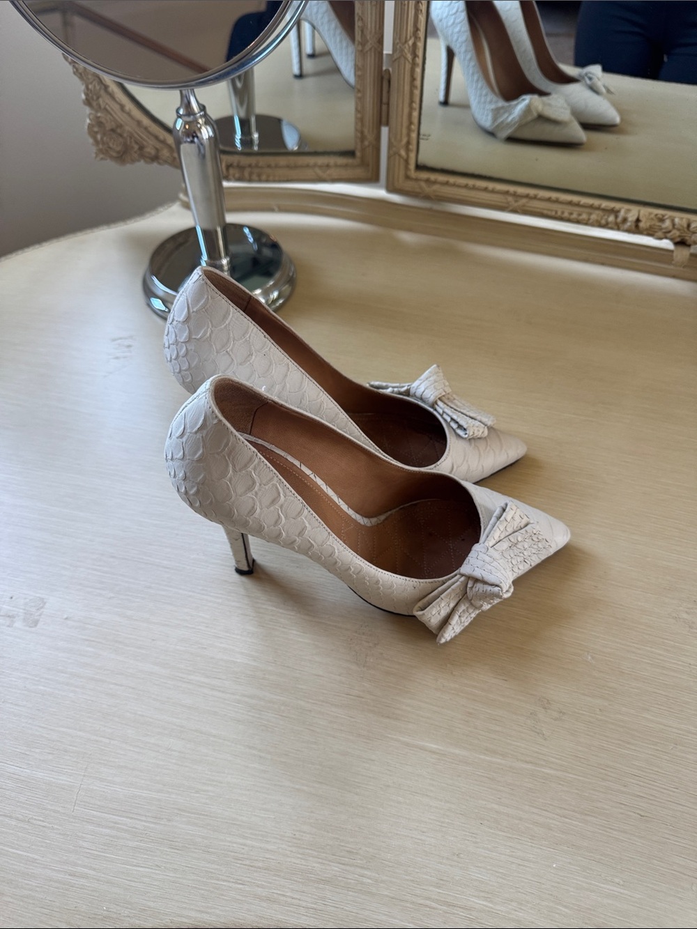 Isabel Marant Cream Pointed-Toe Bow Pumps - Picture 5 of 6
